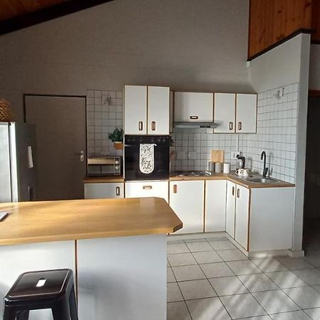 Отель Mucha Airbnb Уолфиш-Бей Экстерьер фото