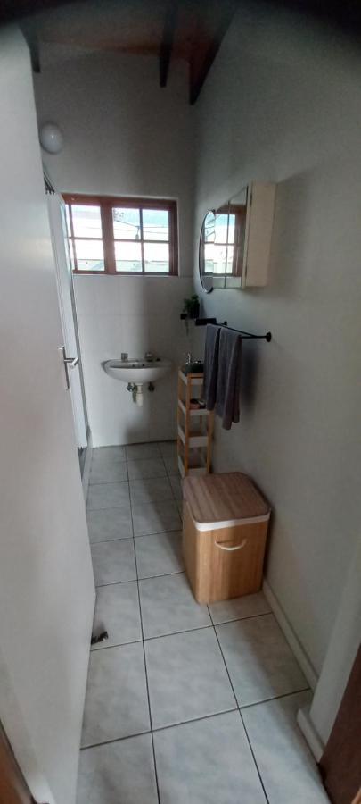 Отель Mucha Airbnb Уолфиш-Бей Экстерьер фото